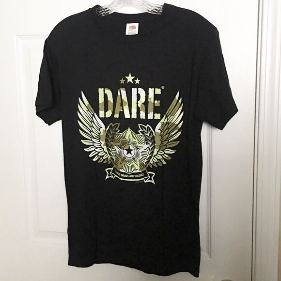 Fruit of the Loom Other - D.A.R.E. T Shirt Camouflage Crest Design